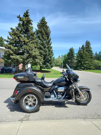 2020 HARLEY DAVIDSON TRI - GLIDE ULTRA TRIKE IS THE TOP LEVEL THREE WHEELER.HIGHWAY READY 22.71 TANK...