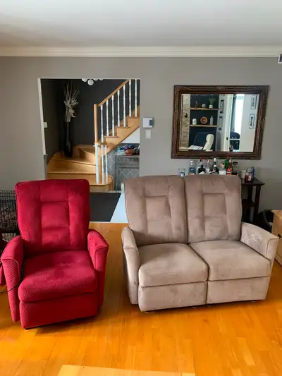 Un fauteuil lève personne électrique et une causeuse inclinable., View more