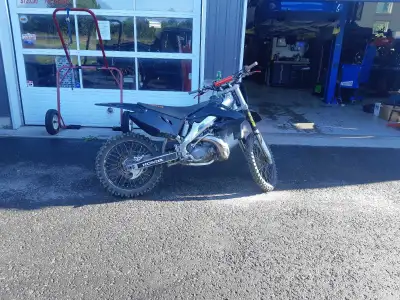 Selling my 2002 CR250. I dont have time to ride anymore. Bike starts in a few kicks. I got a new car...