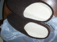 Men's slippers Sz 7-8 & 10-11