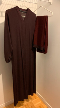 Abaya avec hijab neuve à vendre medium