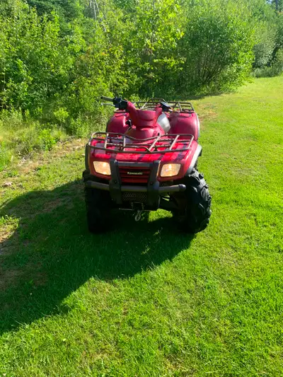 2004 kawasaki prairie 700 Works good 5600 km Lots of new parts Comes with A 48 inch snow plow Lookin...