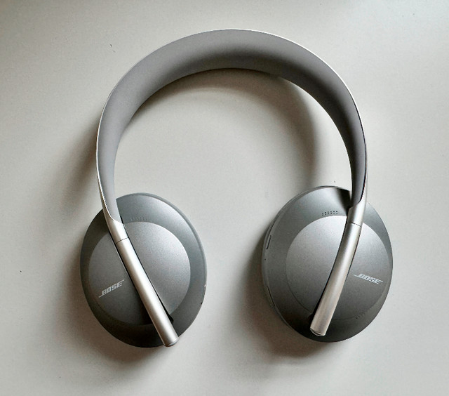 BOSE QUIET COMFORT 700 NOISE CANCELLING HEADPHONES in Headphones in City of Halifax - Image 2