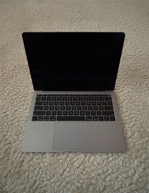 Macbook air (2019) 13.3 Retina 1.6GHz Dual core 15 in Laptops in City of Toronto - Image 3