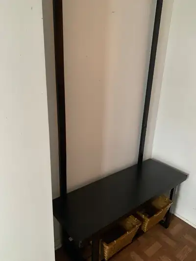 Coat rack with à seating g bench very good condition, View more