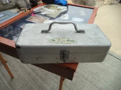VINTAGE COLLECTABLE SPIN'N BUDDY TACKLE BOX AND SCALE, View more