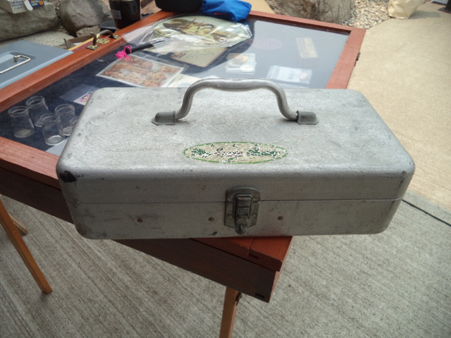 VINTAGE COLLECTABLE SPIN'N BUDDY TACKLE BOX AND SCALE in Fishing, Camping & Outdoors in Stratford