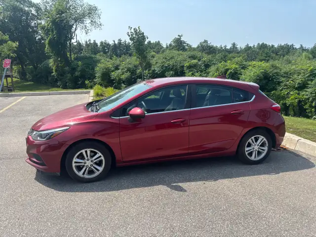 2017 chevy cruze LT hatchback 536633639364218885