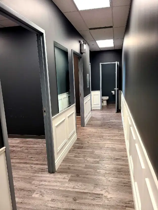 medical office available for rent $3400 in Commercial & Office Space for Rent in Oakville / Halton Region - Image 9