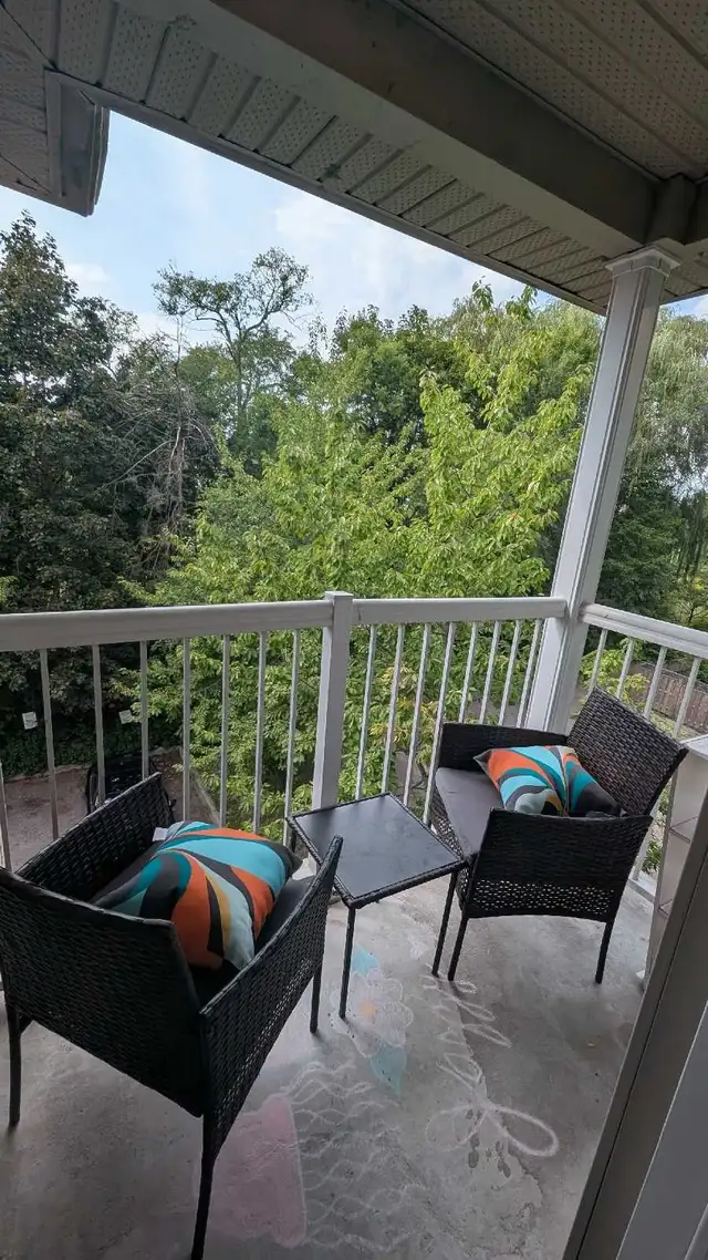 HUGE 17 Foot Long Bedrooms !! Walk to Laurier! in Room Rentals & Roommates in Kitchener / Waterloo - Image 5