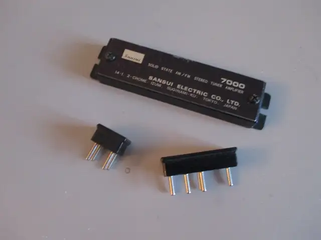 Sansui 7000 Voltage selector cover plate and plugs in General Electronics in City of Montréal - Image 3