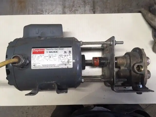 pompe Dayton in Power Tools in Drummondville - Image 2