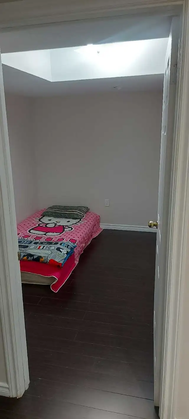 Private Room for Rent in Room Rentals & Roommates in Oshawa / Durham Region - Image 2