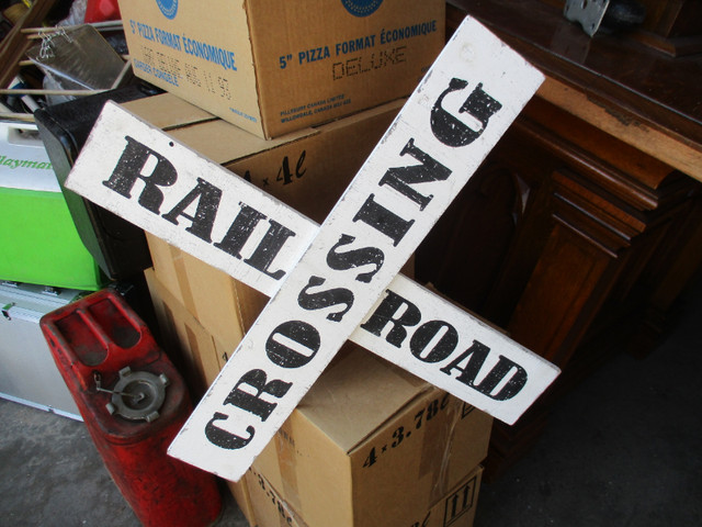 DECORATIVE ALL WOOD RAILROAD CROSSING WALL SIGN $40 CABIN DECOR in Arts & Collectibles in Winnipeg