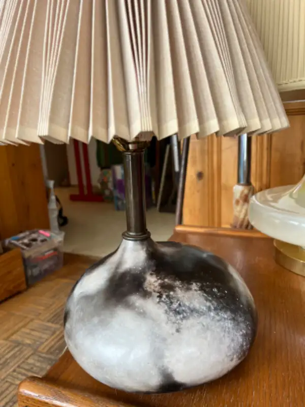 Vintage Asymmetrical Table Lamp Danish in style in Indoor Lighting & Fans in City of Montréal - Image 3