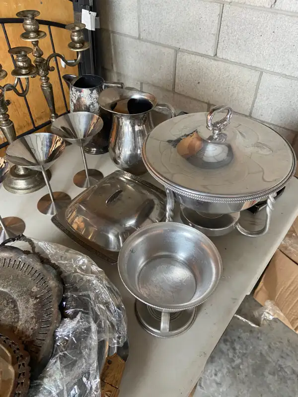Assorted silver plated dinnerware in Kitchen & Dining Wares in Cowichan Valley / Duncan - Image 6