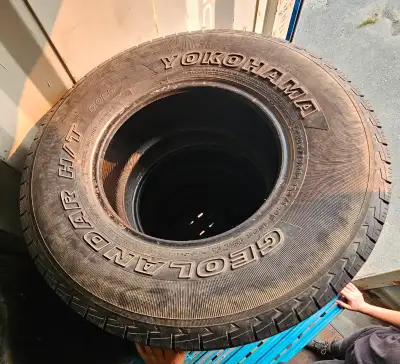 Marque: Yokohama Modèle: Geolandar H/T G056 Dimension: LT265/75R16 Quantité: 4 Saison: été Max load:...