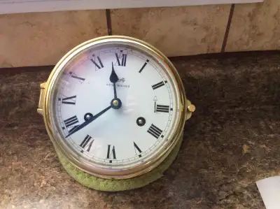 Magnifique horloge et baromètre, murale, en laiton Schartz avec chiffres romains en laiton Royal Mar...