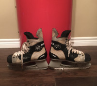 Bauer Vapor Hockey Skates  (Size 8)