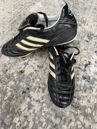 Adidas kids size 5 soccer cleats