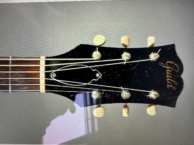 RECHERCHE.  GUILD  F-20 TROUBADOUR  1957 OU 1958 PEU IMPORTE L'É dans Guitares  à Ville de Montréal