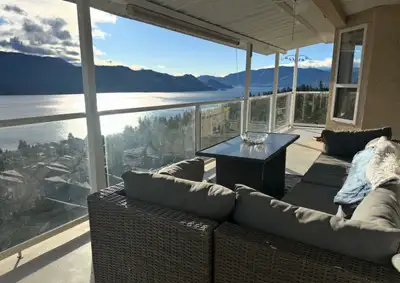 Private Room with TV Room/walk in closet – Lakeview Home Bright and comfortable private bedroom with...