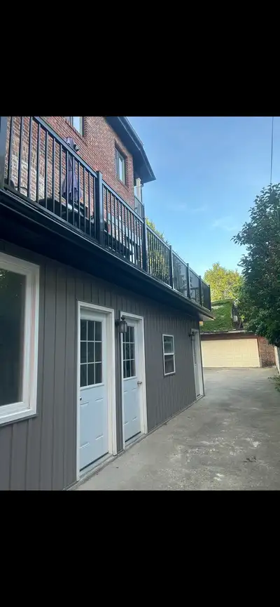 A separate suite in a detached villa in the city center，Live on the first floor with a huge window,...