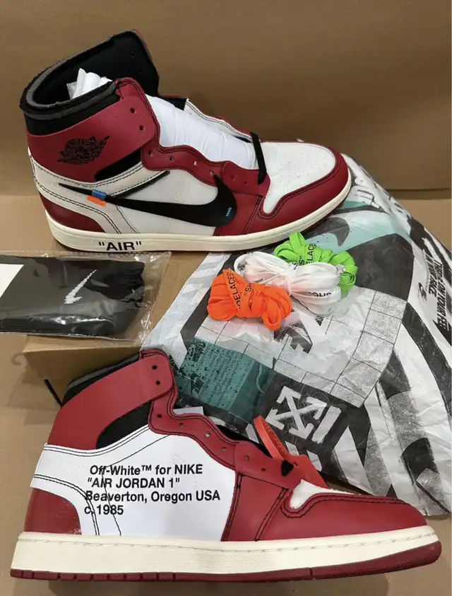 Jordan 1 Retro High Off-White Chicago  in Men's Shoes in Mississauga / Peel Region - Image 3
