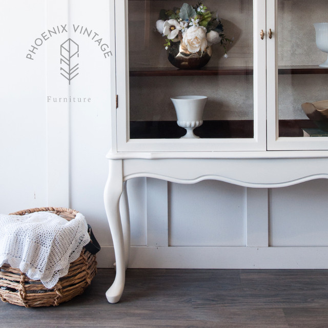 White French Provincial Display Cabinet in Hutches & Display Cabinets in Calgary - Image 2