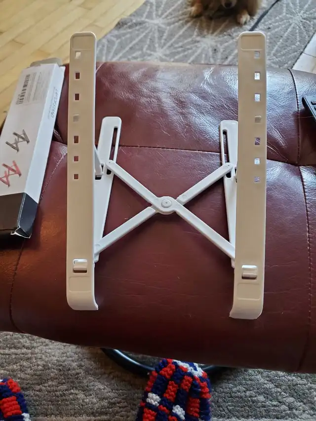 Laptop stand484996743462266883