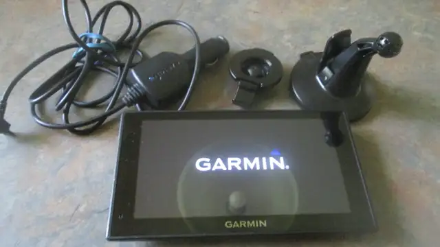 Garmin DriverSmart 60 LMT GPS Navigator bundle 32GB Micro SD car in General Electronics in St. Catharines - Image 6