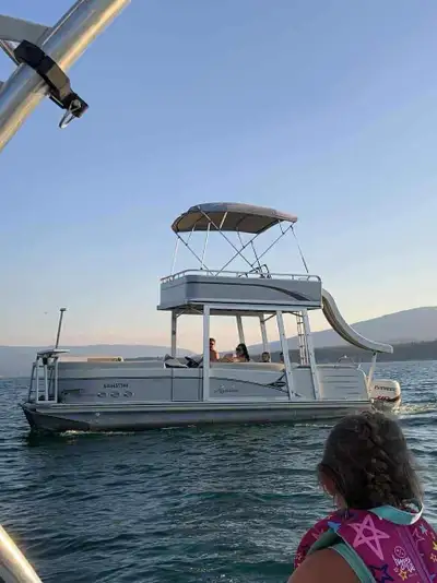 Looking for the ultimate family pontoon? This 2014 Avalon 24’ Upper Deck is loaded with premium feat...