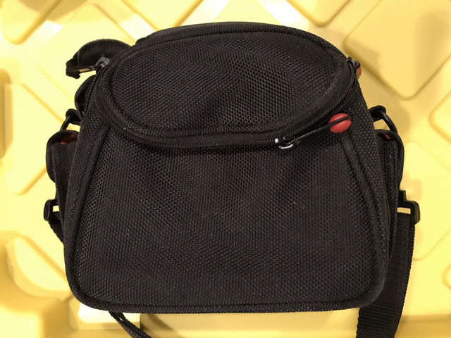 Blacks is Photography camera bag $10 in Cameras & Camcorders in Barrie - Image 2