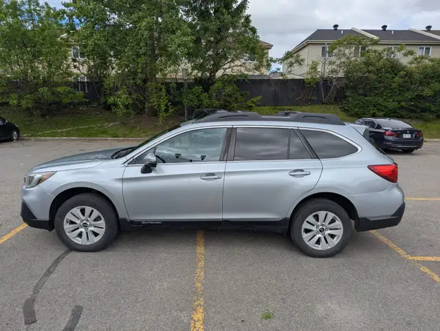 Subaru Outback 2018 2.5i Touring – Gris – Excellente condition in Cars & Trucks in City of Montréal - Image 2