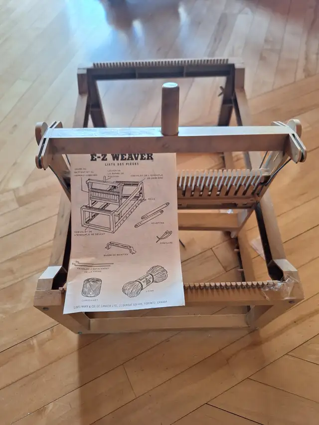 Weaving machine basic small with instructions.63251761982979126