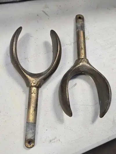 1. A pair of Qualicum Beach Barkely Sound 9 foot oars. New, never been in the water. 2. Barkley Soun...