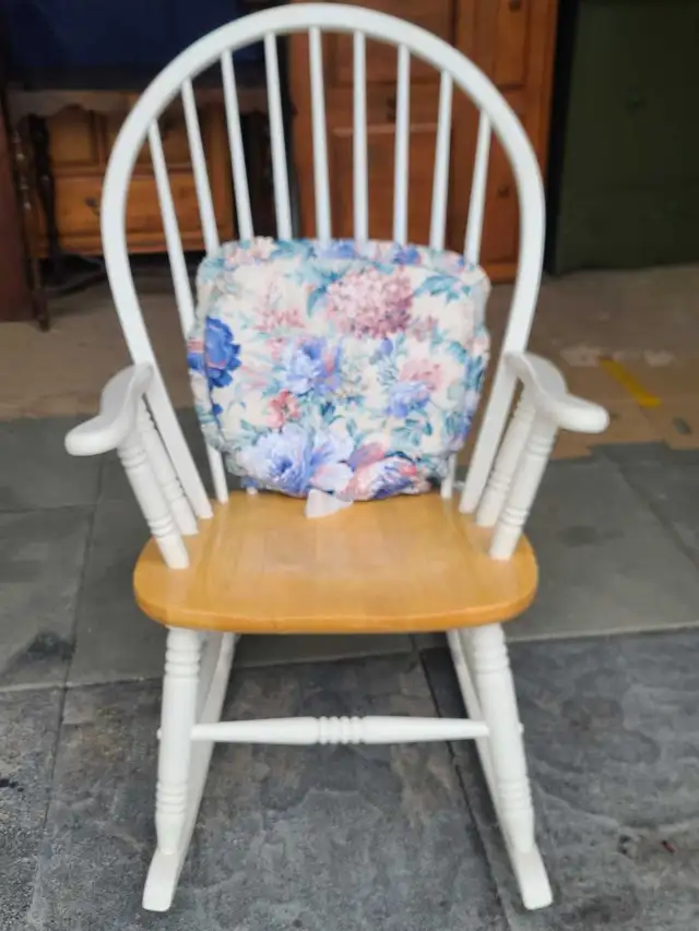 White Spindle Rocking Chair with Floral Cushion in Chairs & Recliners in Delta/Surrey/Langley - Image 3