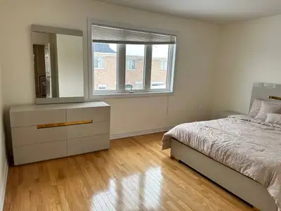 Furnished or unfurnished Master bedroom for rent in Richmond Hill Bright Master bedroom in second fl...