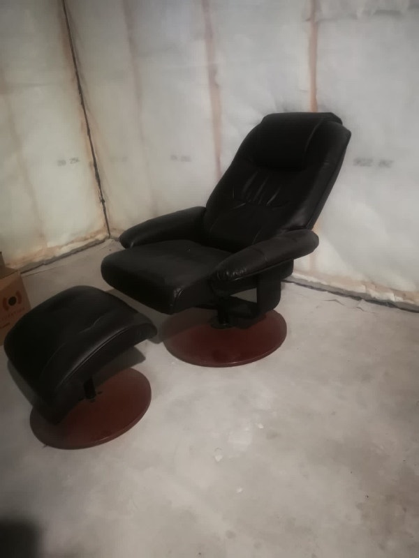 Leather Recliner with foot stool Chairs & Recliners Winnipeg Kijiji