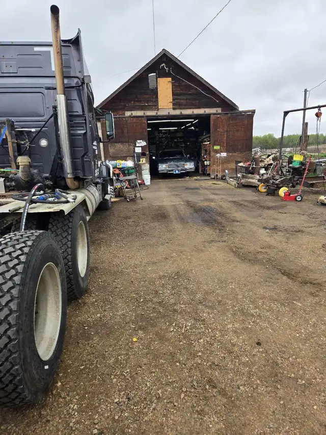 Tri Drive Volvo 2019 in Heavy Trucks in Fort St. John - Image 4