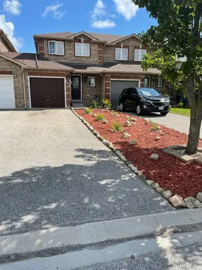 3 bedroom 2 washroom townhouse for rent in Barrie