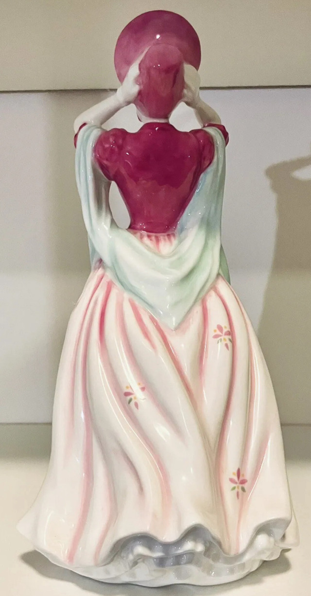 Royal Doulton Classics Figurine 2001 Gentle Breeze HN4317 in Arts & Collectibles in Dartmouth - Image 3