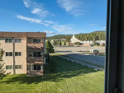 Pending: 2 bed  1 bath apartment