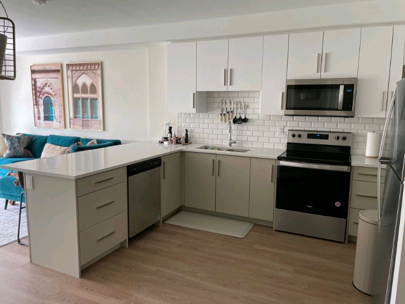 2 bed 2 bath Waterloo Condo (The Laurels) LEASE TAKEOVER Long Term