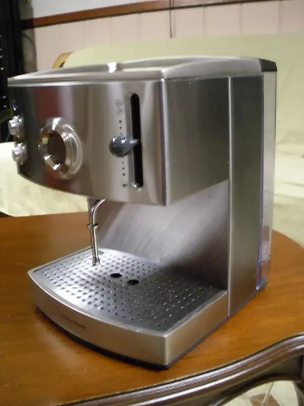 Stainless Steel  or Red Morphy Richard Espresso Machine in Coffee Makers in Stratford - Image 11