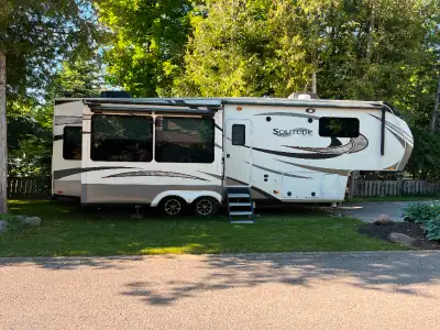 2018 Grand Design Solitude 310 GK in "like new" condition. 35' with 3 slide outs, fully loaded, 4 se...