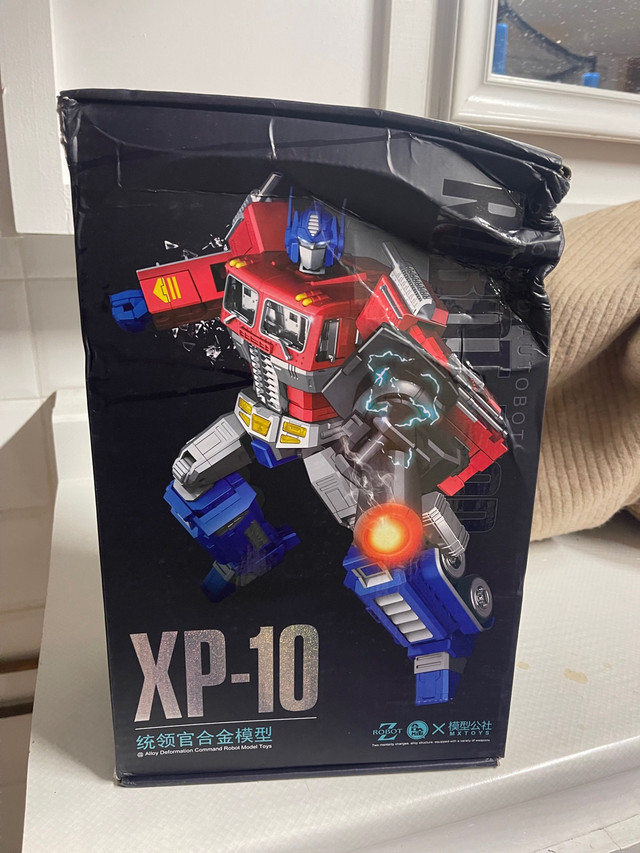 XP10 Optimus Prime Transformers in Toys & Games in Hamilton - Image 2