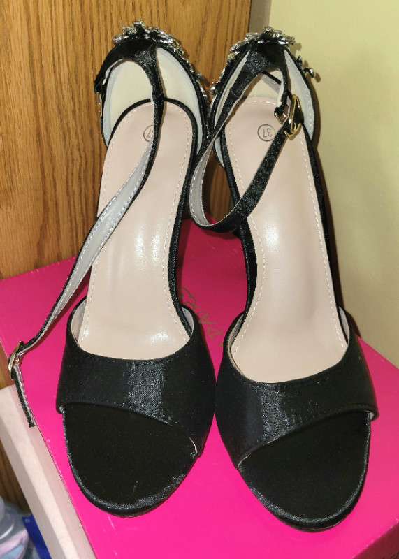 High heel strapped Stiletto in Women's - Shoes in Mississauga / Peel Region - Image 2