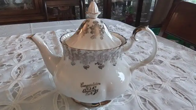BONE CHINA TIER TIDBIT PLATE STAND 25TH ANNIVERSARY ROYAL ALBERT63804731996675121