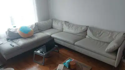 I'm selling a great shape leather sectional sofa that's perfect for a living room or entertainment a...